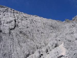 Carstensz Pyramid weather – blue sky above the Carstensz ridge